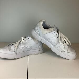 On Cloud The Roger Advantage Women’s Size 9.5W White Sneakers Tennis Shoes GUC